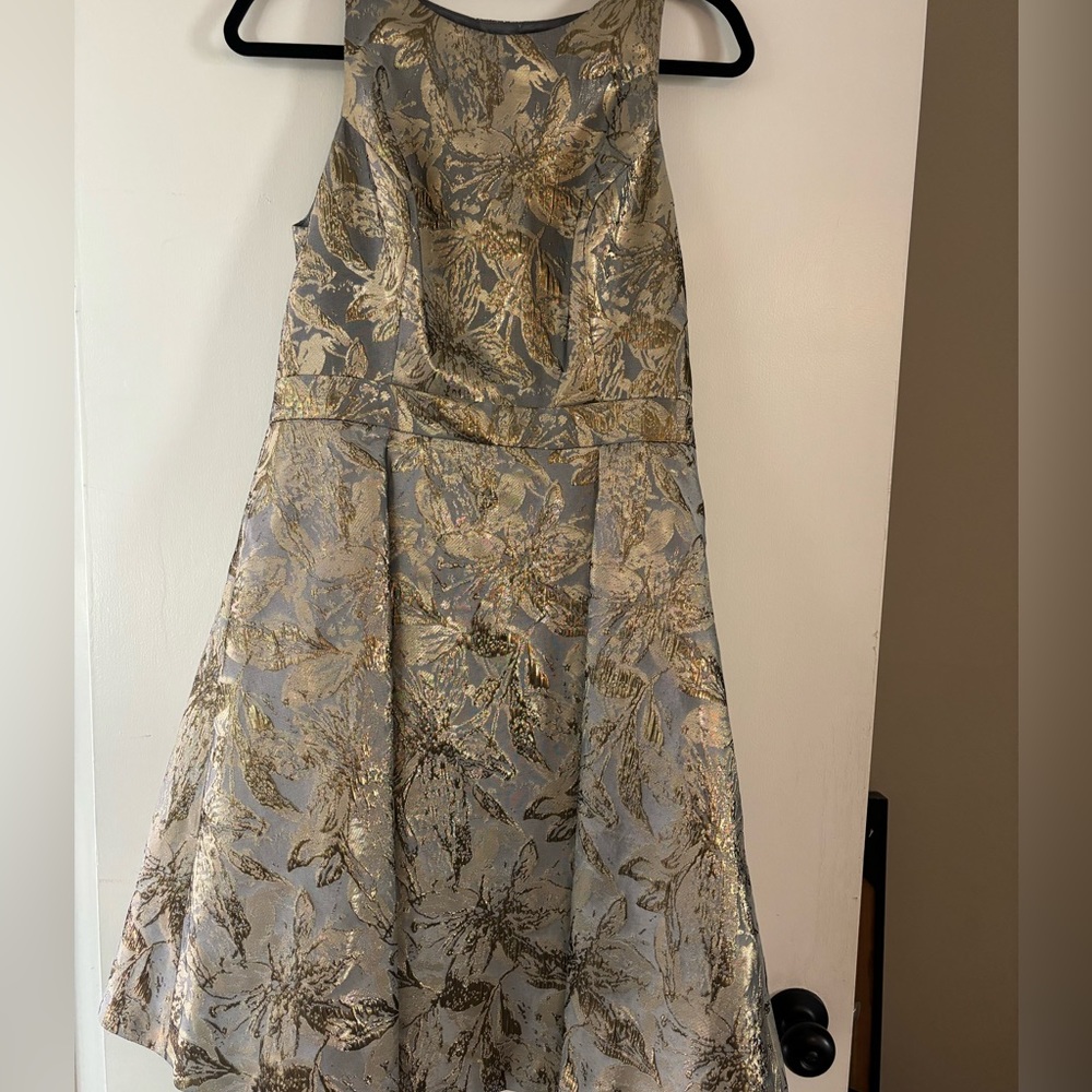 Beautiful gold and gray/blue knee length with pockets size 10 Eliza J